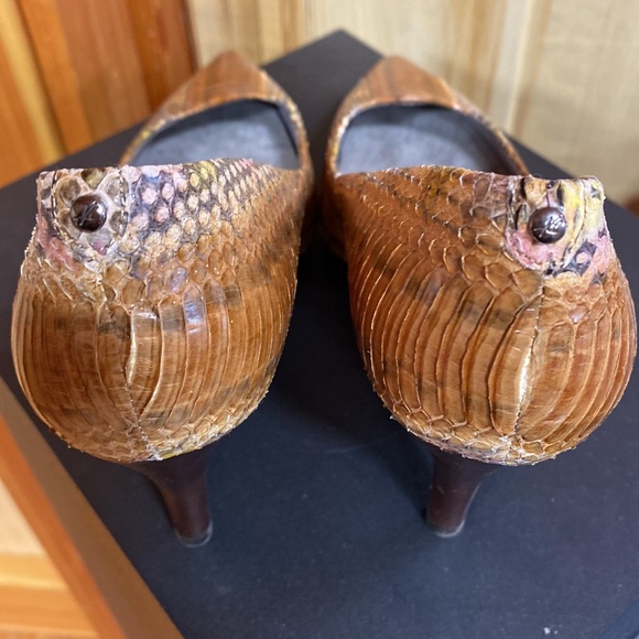 Sexy Kenneth Cole leather Heels size 6 worn once - Picture 3 of 6